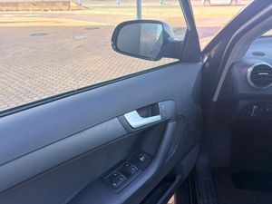 Audi A3 1.6 TDI 105 CV Attraction - Foto 13