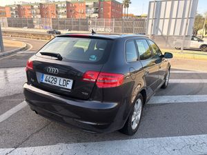 Audi A3 1.6 TDI 105 CV Attraction - Foto 3