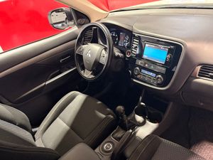 Mitsubishi Outlander Motion 4WD 220 DI-D 7 plazas - Foto 13