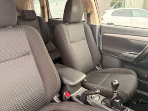 Mitsubishi Outlander Motion 4WD 220 DI-D 7 plazas - Foto 4