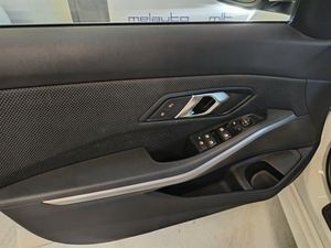 BMW Serie 3 318d Berlina - Foto 10