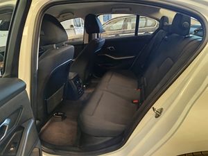 BMW Serie 3 318d Berlina - Foto 13