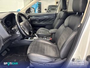 Mitsubishi Outlander  2.4 PHEV  Auto 4WD Kaiteki+ - Foto 9