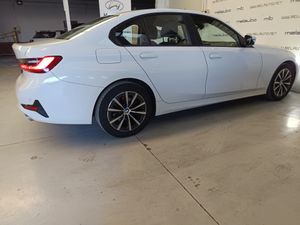 BMW Serie 3 318d Berlina - Foto 9