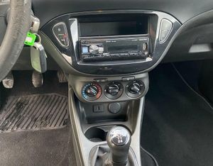 Opel Corsa 1.3 75CV - Foto 24