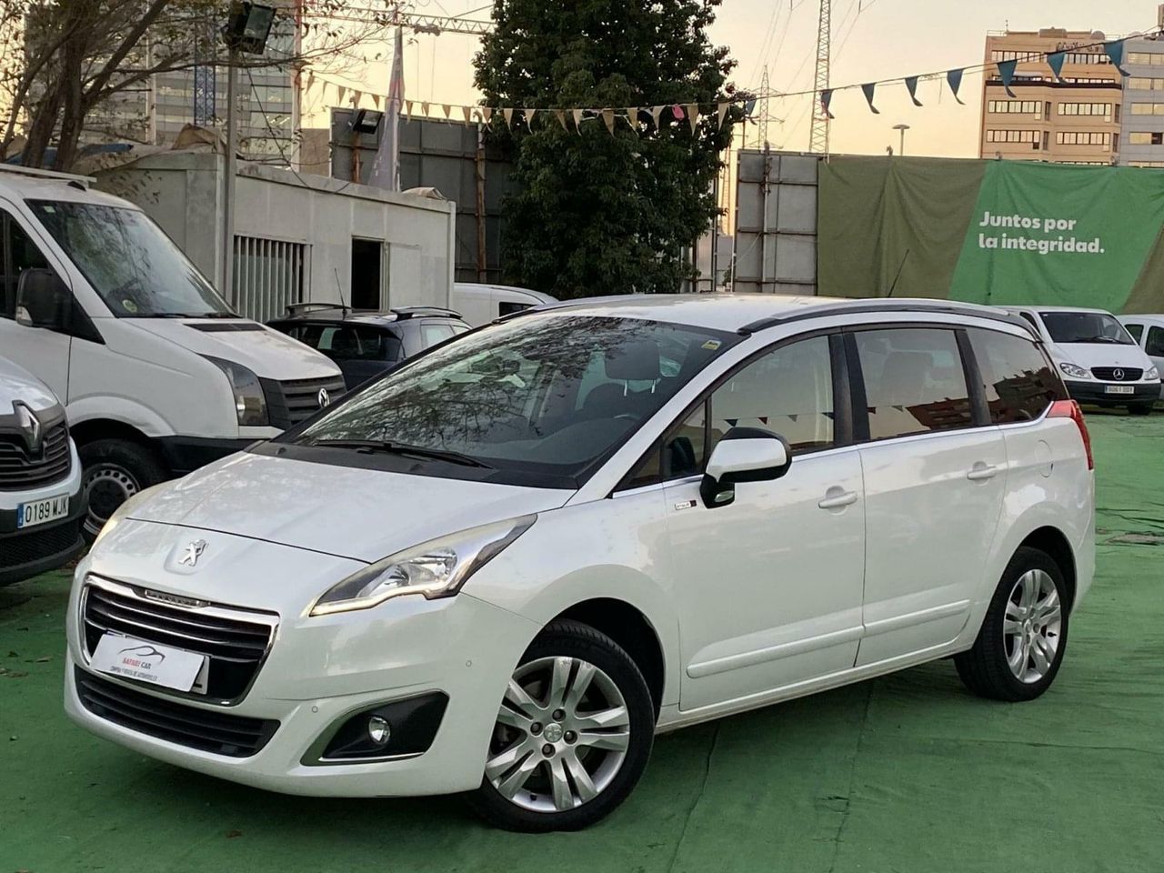 Peugeot 5008 1.6 120CV Active  BlueHDi 120 EAT6 - Foto 1