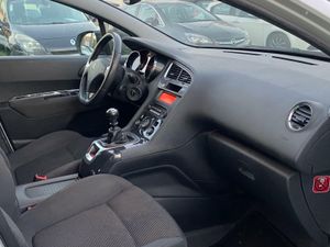 Peugeot 5008 1.6 120CV Active  BlueHDi 120 EAT6 - Foto 30