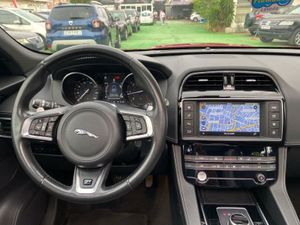 Jaguar F-Pace 2.0 240CV - Foto 22