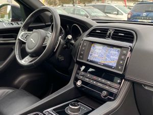 Jaguar F-Pace 2.0 240CV - Foto 49