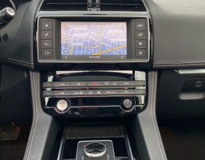 Jaguar F-Pace 2.0 240CV - Foto 52