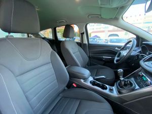 Ford Kuga 1.5 150CV - Foto 39