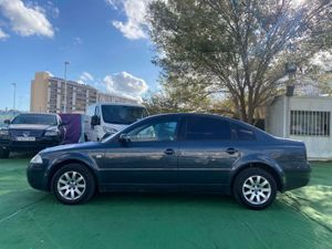 Volkswagen Passat 1.9 100CV - Foto 6