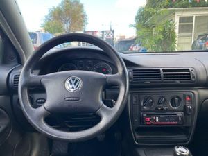 Volkswagen Passat 1.9 100CV - Foto 33