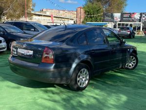 Volkswagen Passat 1.9 100CV - Foto 37