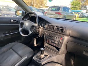 Volkswagen Passat 1.9 100CV - Foto 11