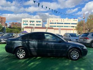 Volkswagen Passat 1.9 100CV - Foto 5