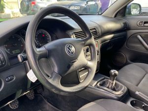 Volkswagen Passat 1.9 100CV - Foto 7