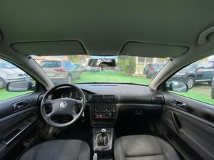 Volkswagen Passat 1.9 100CV - Foto 35