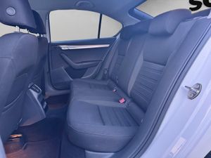 Skoda Octavia 1.6 TDI 85KW 115CV Ambition - Foto 22