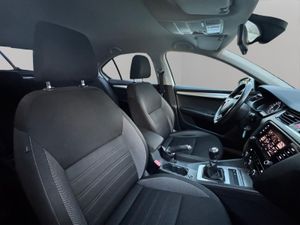 Skoda Octavia 1.6 TDI 85KW 115CV Ambition - Foto 11