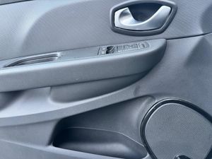 Renault Clio Limited dCi 66 kW (90 CV) - Foto 17