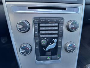 Volvo XC60 Kinetic DRIVe - Foto 17