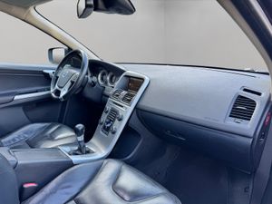 Volvo XC60 Kinetic DRIVe - Foto 10