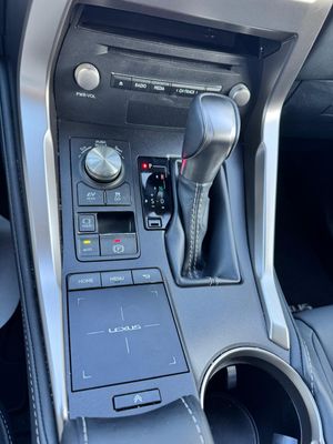 Lexus NX 300h Premium 2WD - Foto 19