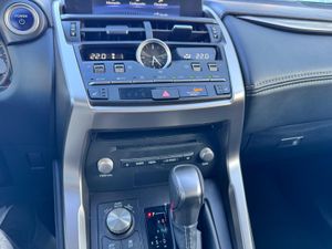 Lexus NX 300h Premium 2WD - Foto 20