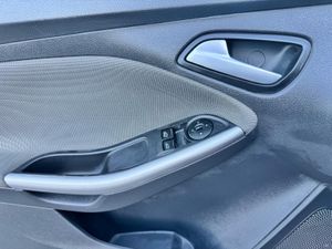 Ford Focus Berlina Trend 1.0 EcoBoost  Auto-Start-Stop 100 CV - Foto 16