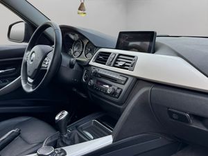 BMW Serie 3 320d EfficientDynamics Touring - Foto 9