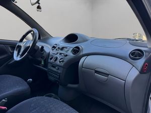 Toyota Yaris 5p 1.3 VVT-i Luna - Foto 10