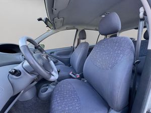 Toyota Yaris 5p 1.3 VVT-i Luna - Foto 8