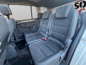 Volkswagen Touran Advance 2.0 TDI 140 CV DSG - Foto 23