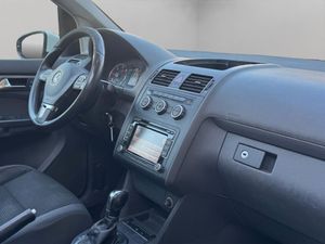 Volkswagen Touran Advance 2.0 TDI 140 CV DSG - Foto 9