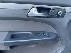 Volkswagen Touran Advance 2.0 TDI 140 CV DSG - Foto 18
