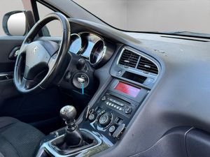 Peugeot 5008 Active 2.0 BlueHDi 150 - Foto 9