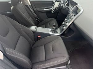 Volvo XC60 2.0 D3 Kinetic  - Foto 4