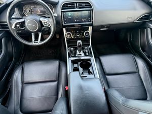 Jaguar XE MHEV RWD SE aut - Foto 13