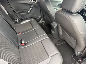 Peugeot 2008 Allure 1.2 PureTech 110 S&S - Foto 6