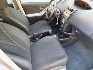 Toyota Yaris 5p 1.3 VVT-i Dual Active Confortdrive - Foto 6