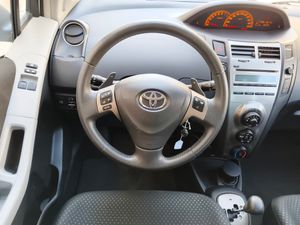 Toyota Yaris 5p 1.3 VVT-i Dual Active Confortdrive - Foto 13