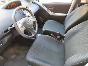 Toyota Yaris 5p 1.3 VVT-i Dual Active Confortdrive - Foto 17