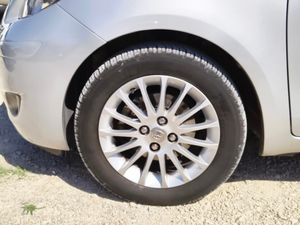 Toyota Yaris 5p 1.3 VVT-i Dual Active Confortdrive - Foto 11