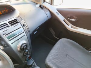 Toyota Yaris 5p 1.3 VVT-i Dual Active Confortdrive - Foto 15
