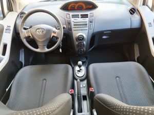 Toyota Yaris 5p 1.3 VVT-i Dual Active Confortdrive - Foto 5