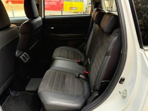 Mitsubishi Outlander 2.4 PHEV Kaiteki 4WD - Foto 14