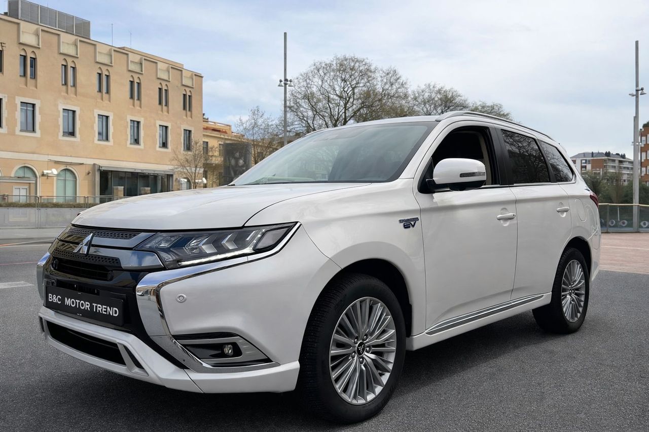 Mitsubishi Outlander 2.4 PHEV Kaiteki 4WD - Foto 1