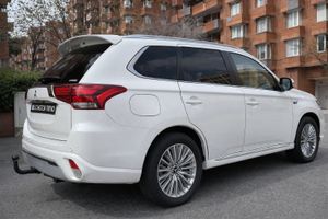 Mitsubishi Outlander 2.4 PHEV Kaiteki 4WD - Foto 4