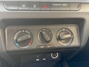 Skoda Fabia 1.0 MPI 75cv - Foto 23